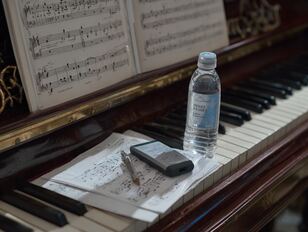 operalingual-mj-landscape-169