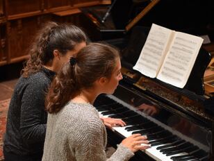 operalingual-mj-landscape-31